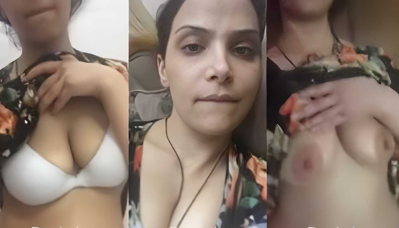 Sexy indian girl showing her nude