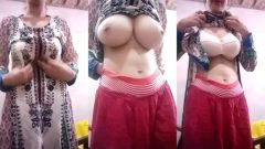Pakistani girl showing big boobs video call
