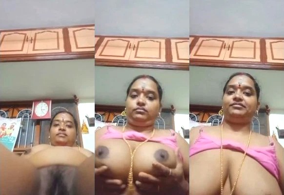 Tamil Aunty Shows Her Boobs
