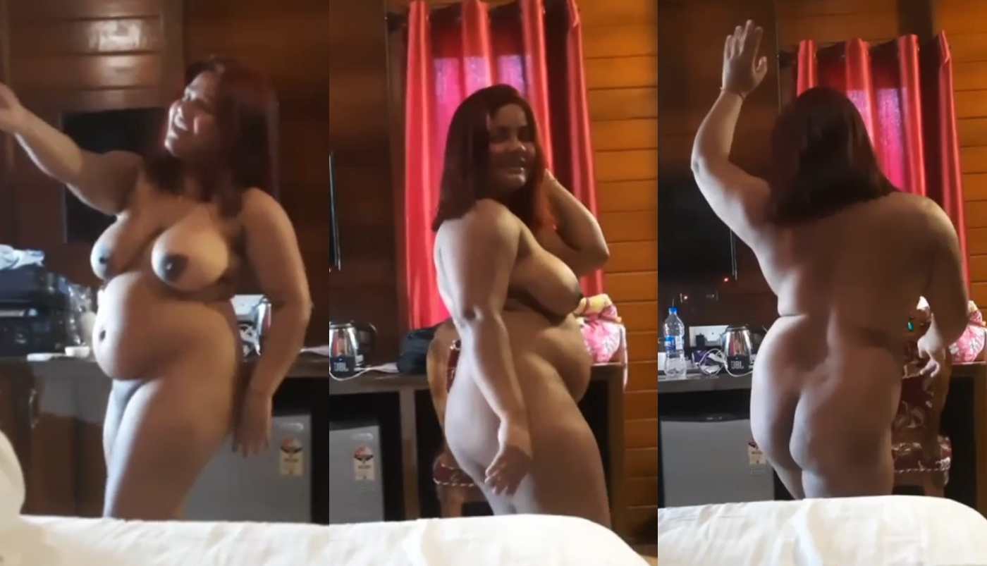 Big ass bhabhi dancing nude MMS in front of client